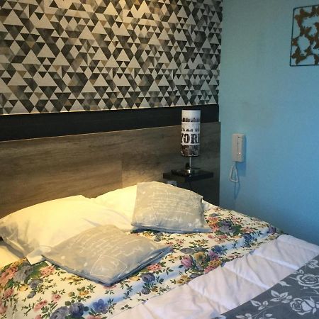 Hotel Le Kamelia 萨莱 外观 照片