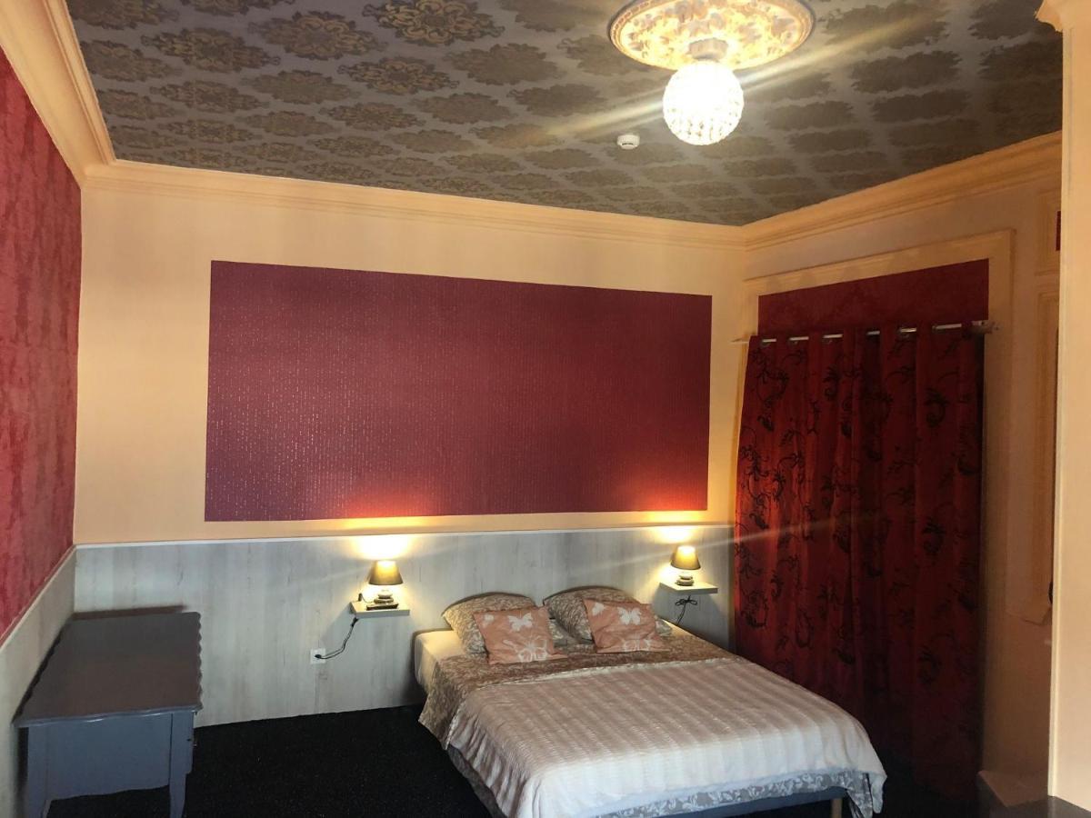Hotel Le Kamelia 萨莱 外观 照片