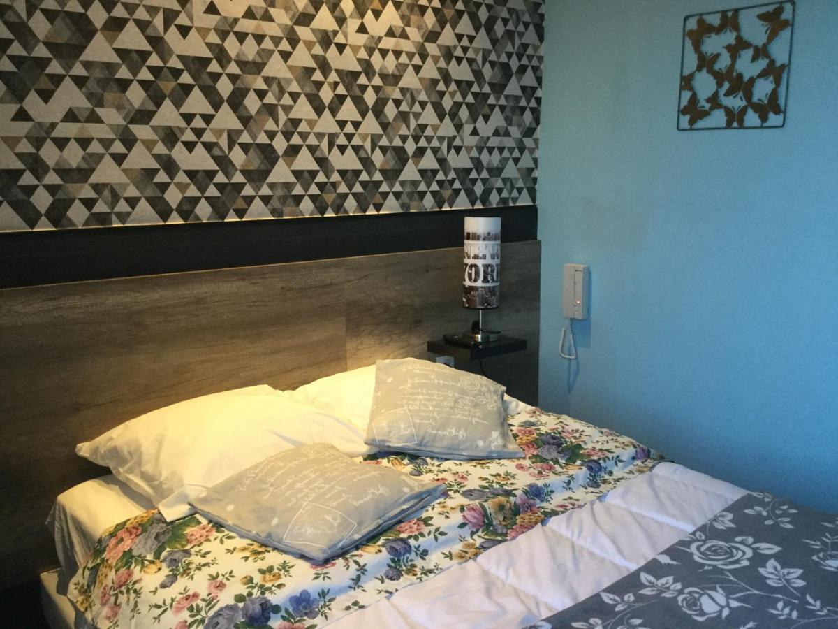Hotel Le Kamelia 萨莱 外观 照片