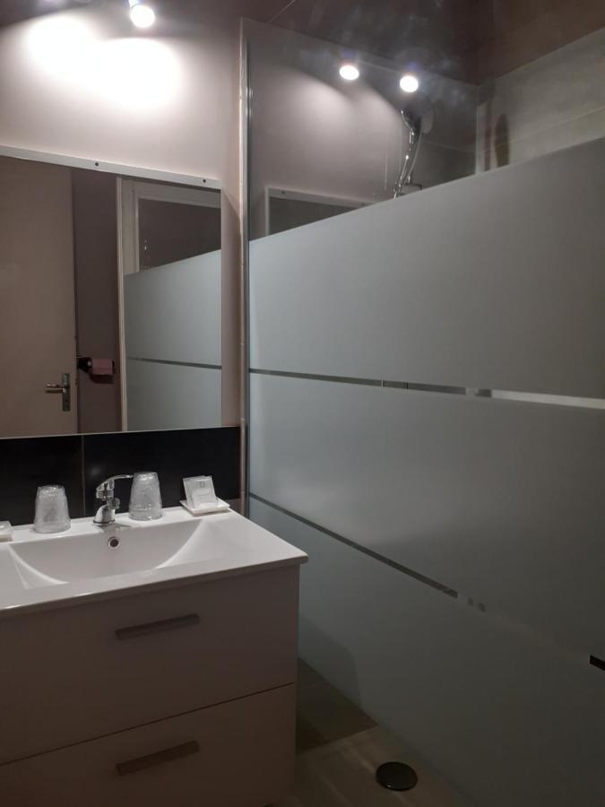 Hotel Le Kamelia 萨莱 外观 照片