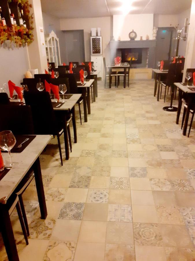 Hotel Le Kamelia 萨莱 外观 照片