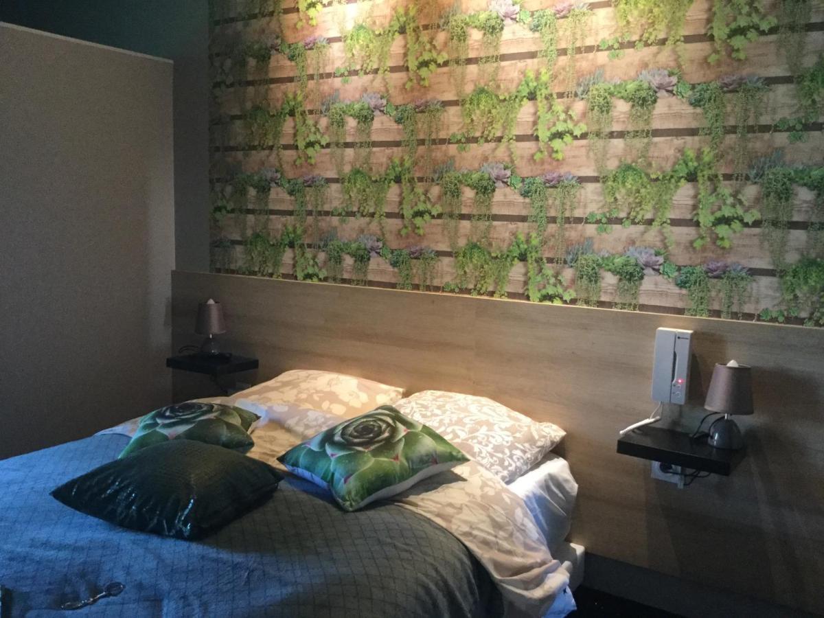Hotel Le Kamelia 萨莱 外观 照片