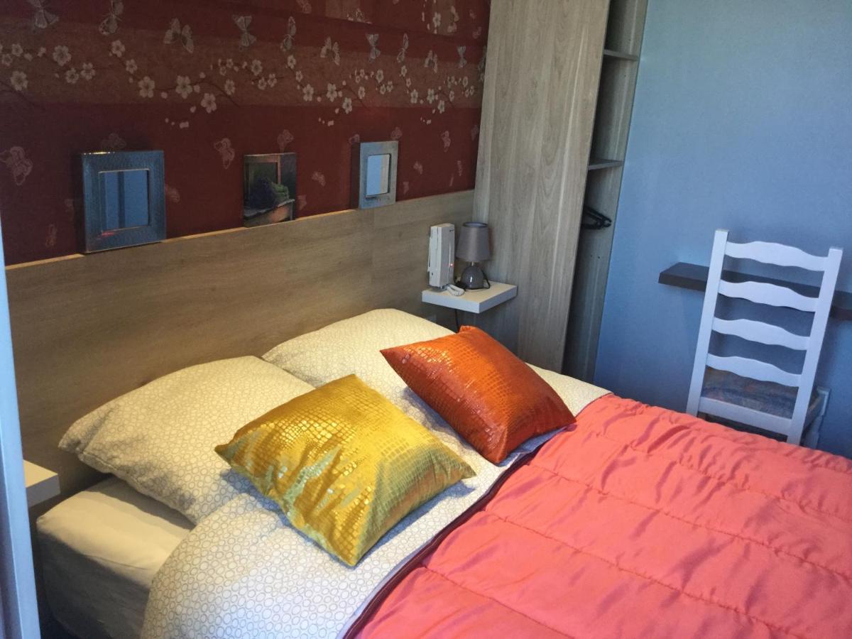 Hotel Le Kamelia 萨莱 外观 照片